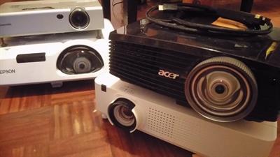 PROIETTORE HD HDMI VGA PROIETTORI