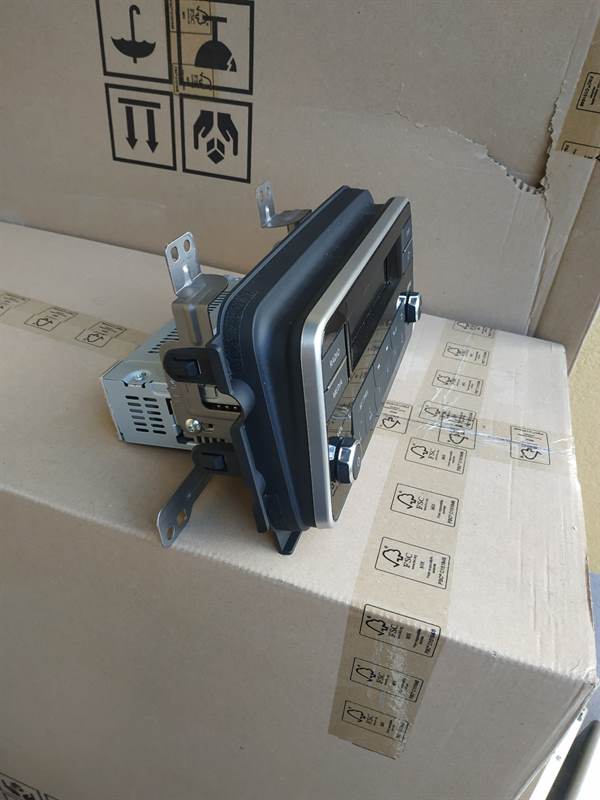 Foto 2Autoradio di serie Blaupunkt per Nissan Micra K14 model no C, come nuovo