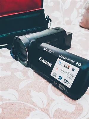 Canon Legria HFR88 + tripod + lente grandangolare