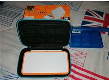 Nintendo 2ds XL bianco e arancione