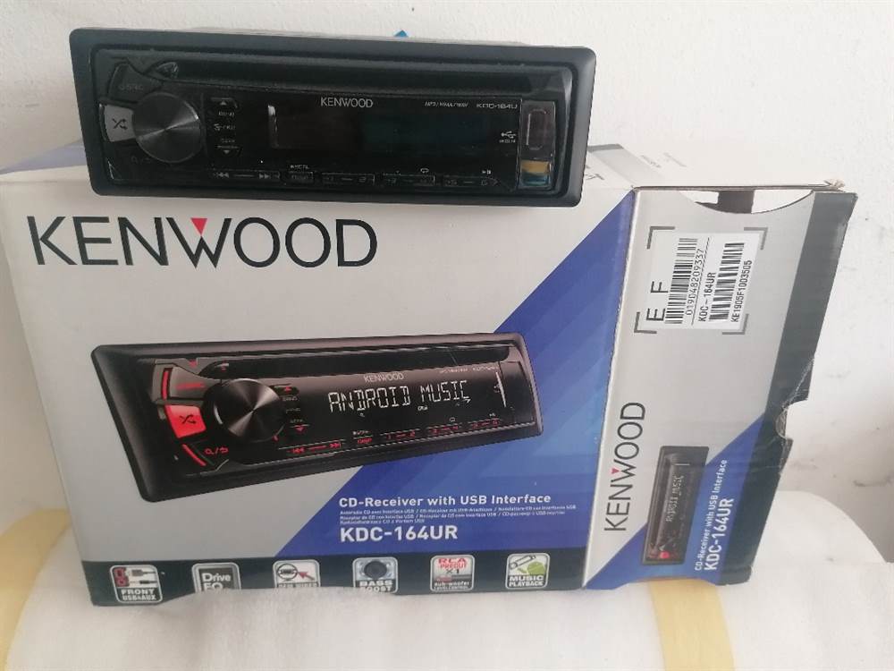 In blocco 2 stereo Kenwood +2 caricatori CD