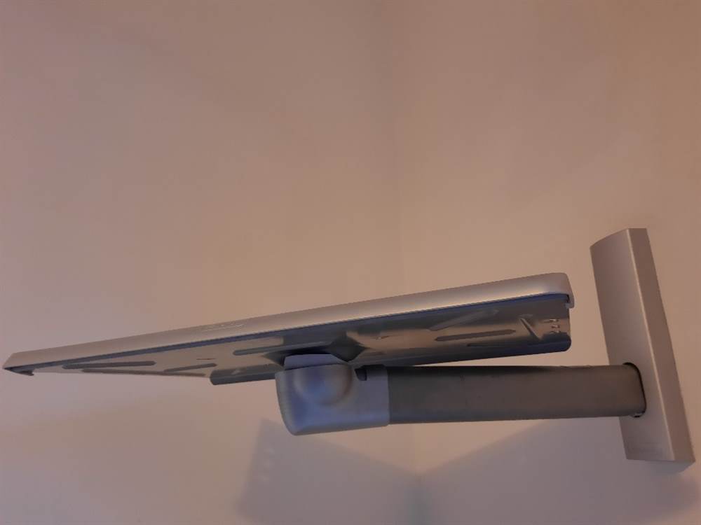 BRAVO! LCD 8 Supporto TV A Muro In Alluminio Per TV 23-40 Pollici - Inclinabile E Orientabile, Fino A 20kg, Made In Italy, Nero