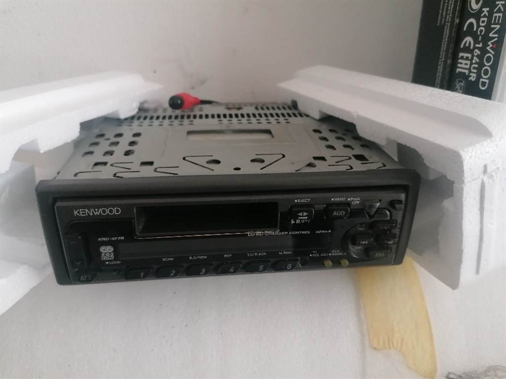 Foto 2In blocco 2 stereo Kenwood +2 caricatori CD