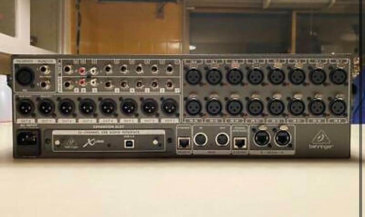 Foto 2 Behringer x32 Rack