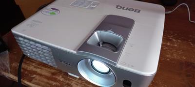 Proiettore Benq DLP Full HD videoproiettore