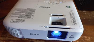 Proiettore Epson full HD 3000 ANSI LUMEN