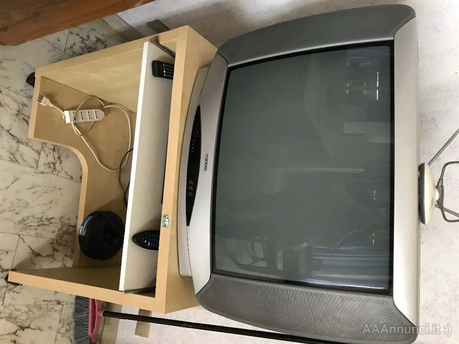 Tv con decoder e porta tv, ottimo stato